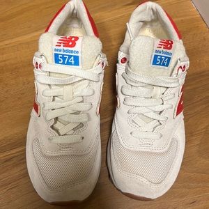 New balance sneakers, no soles inside size 5